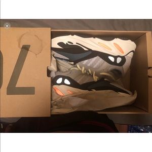 Yeezy wave runners 700